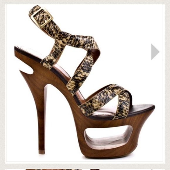 Sexy snake print Andy Jessica Simpson shoes. 7.5