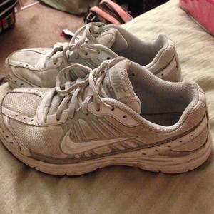 Size 6.5 White Nike Running shoes
