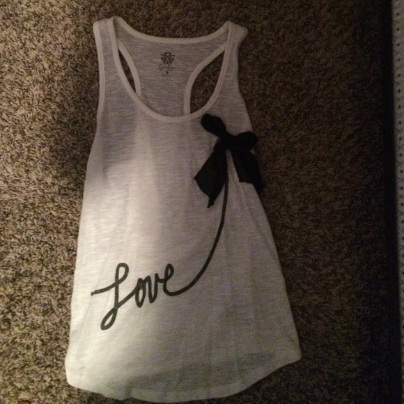 Jessica Simpson tank.