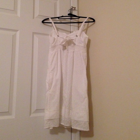 White dress - Picture 2 of 3