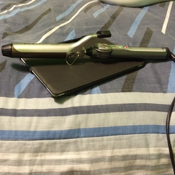 FHI ceramic Tourmaline curling iron.