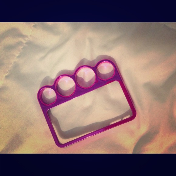 iPhone 4 "knuckles" case
