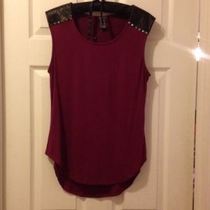 Forever 21 Women Size L Cranberry & Black Top