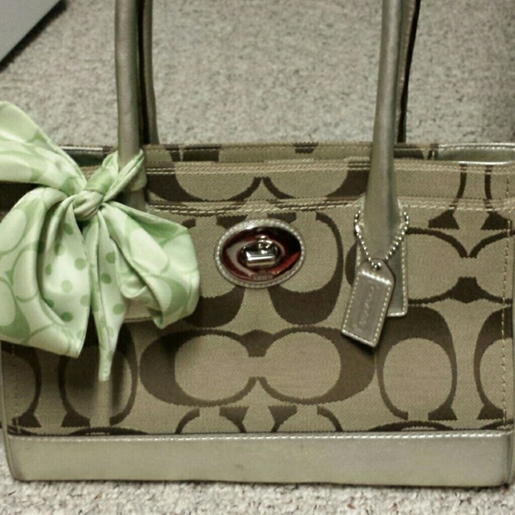 Coach purse w dustbag