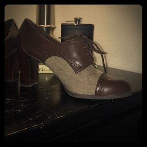 Leather and wool booties with ties