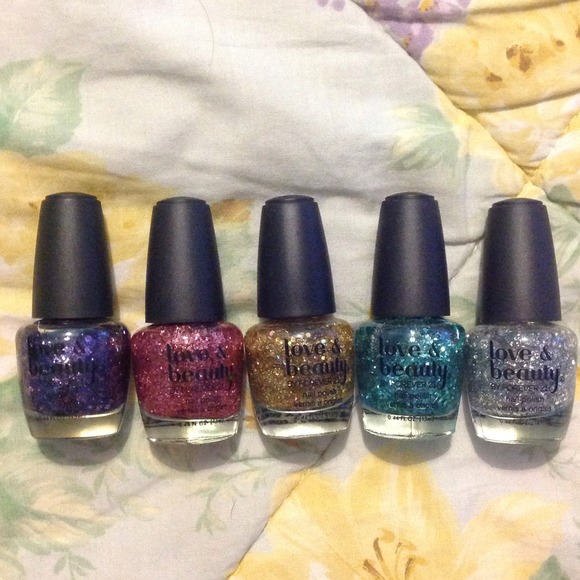 Glitter nail polish