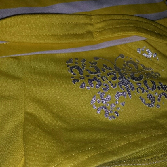 SOLD SOLD Yellow short set - Picture 3 of 3