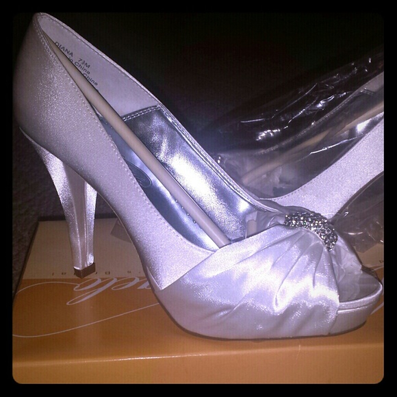 SOLD VIA EBAY David's bridal peep toe heel