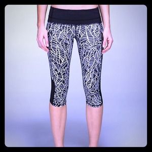 Lululemon "run a marathon crop II", NWOT!