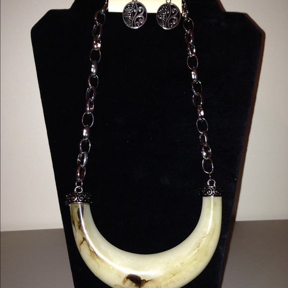 Necklace and earring set - Picture 1 of 1