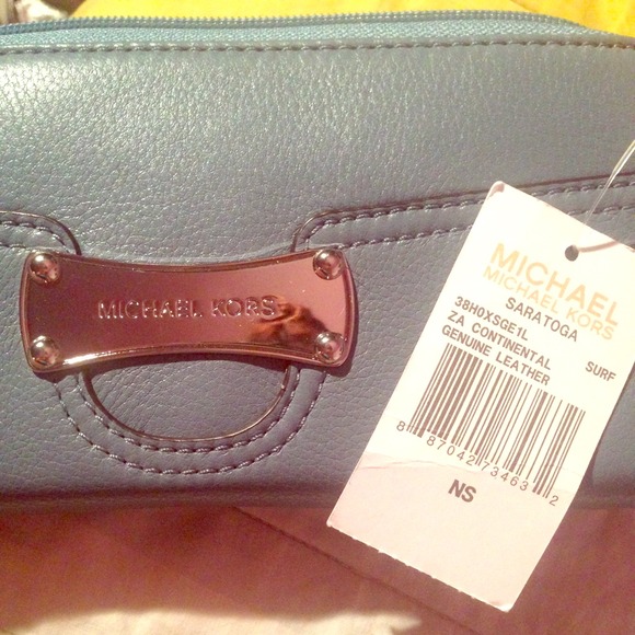 MICHAEL KORS ZIP WALLET