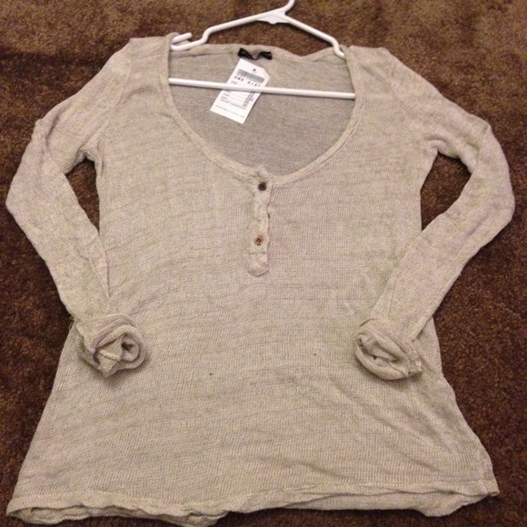 BRANDY MELVILLE SWEATER