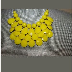 Chunky Drop Bead Statement Necklace
18"L
Yellow