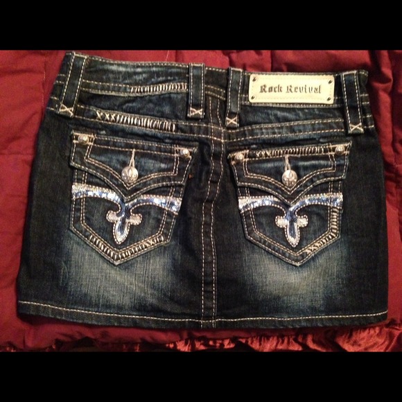 Super cute like new Rock Revival mini skirt