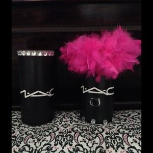 Mac brush holder
