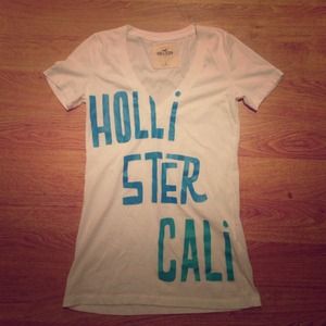 🚫SOLD🚫Hollister V-Neck shirt