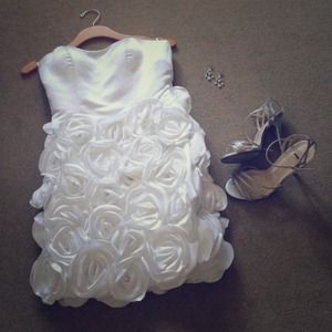 👰 NWOT White Mini Wedding or Bachelorette Dress