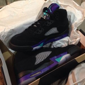 Air Jordan Retro 5 grapes