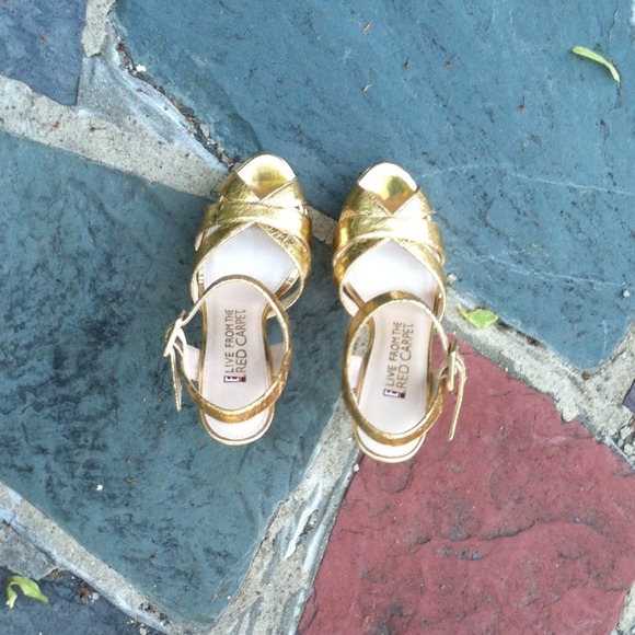 E! Live from the Red Carpet Shoes - Gold Platform High Heeled Sandals