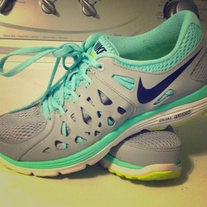 Womens nike dual fusion size 7 1/2