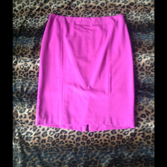 !!!Reduced!!! Magenta pencil skirt size 8