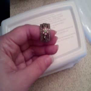 Pretty flower ring