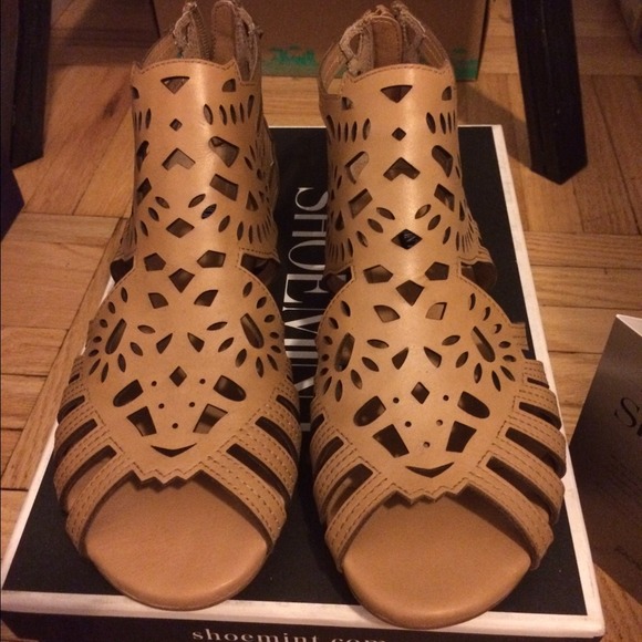 BRAND NEW Shoemint ELIA in NUDE- never been worn