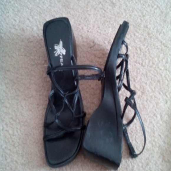 Black strappy wedges
