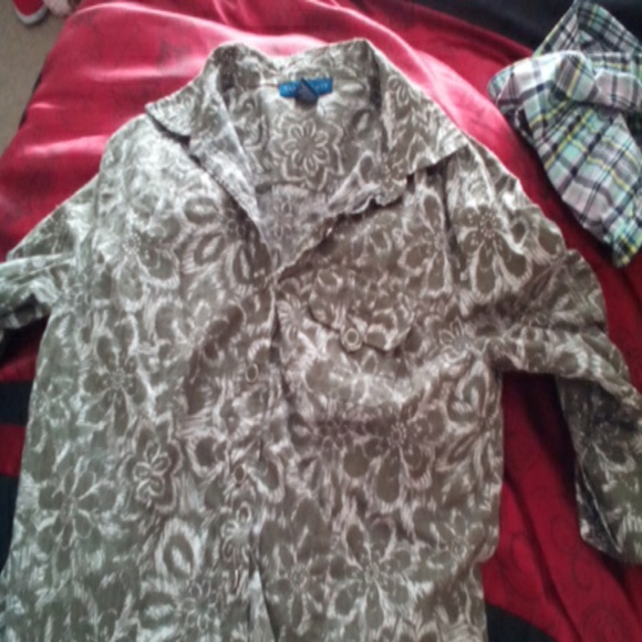 Karen Scott button up shirt