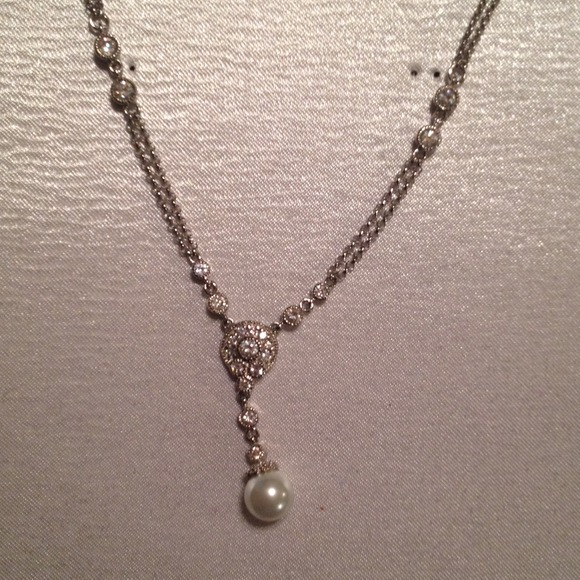 Faux Paul and diamond necklace set! - Picture 3 of 4