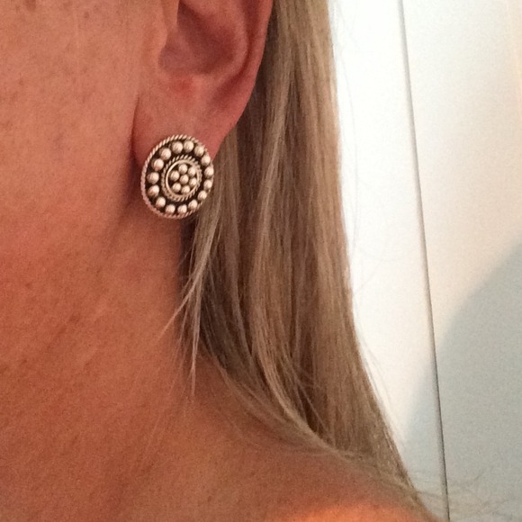 Silver 950 Stud Earrings. Not heavy. - Picture 2 of 2