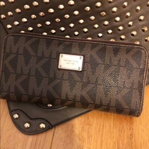 Michael Kors MK Wallet.