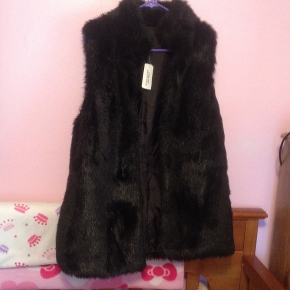 Black faux fur vest