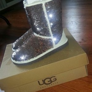 Sequin sparkle uggs only worn two times,