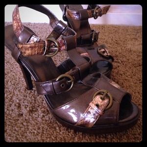 Guess high heel sandal