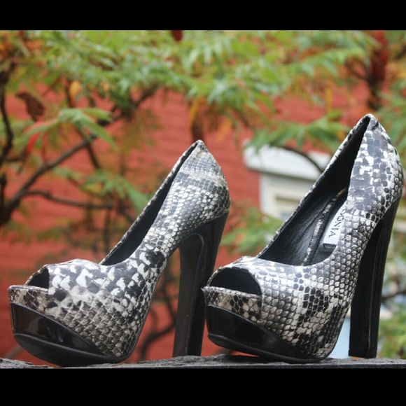 Shoes - New pair of thick heeled platforms new