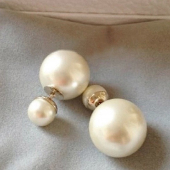 2 pairs of white pearl tribal earrings