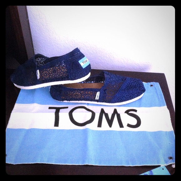 Brand New TOMS NWOT