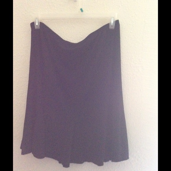 Black kick pleat skirt