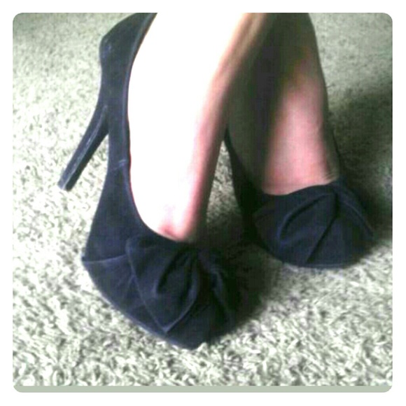 BAMBOO black platform pumps.