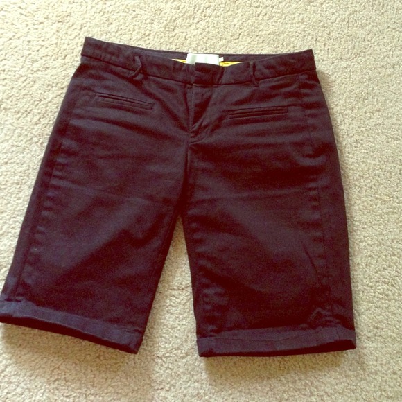 Knee length black Anthro shorts// elevenses