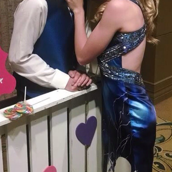 PROM DRESS! - Picture 4 of 4