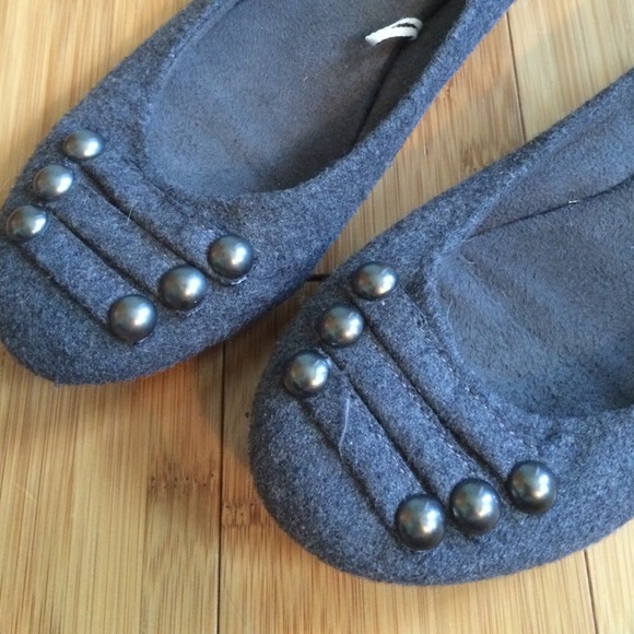 Grey flats - Picture 2 of 2