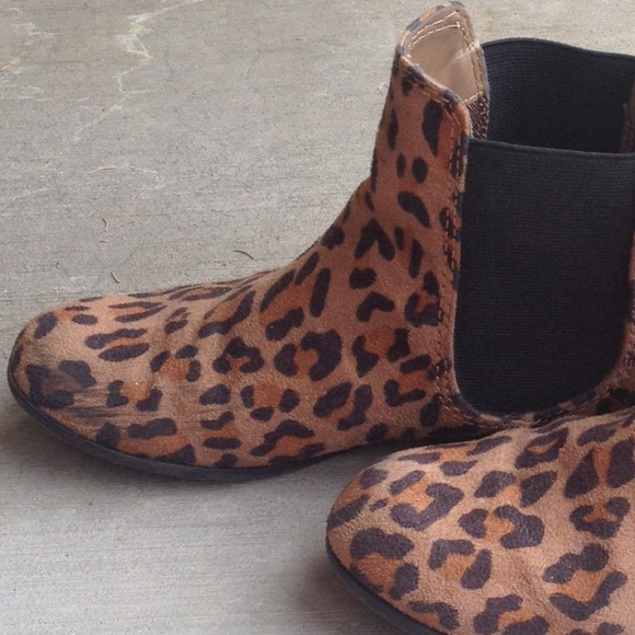 🚫SOLD IN BUNDLE🚫Cheetah booties - Picture 4 of 4