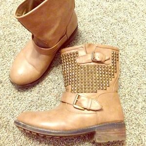 Women's boots size 10