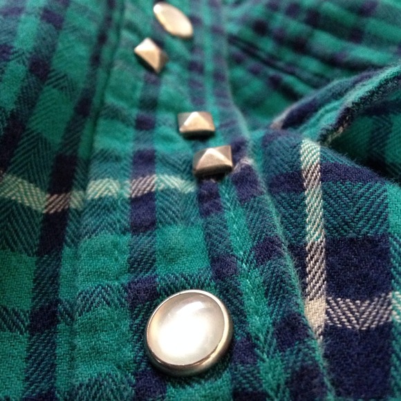 Blue/green/white long sleeved flannel - Picture 2 of 2