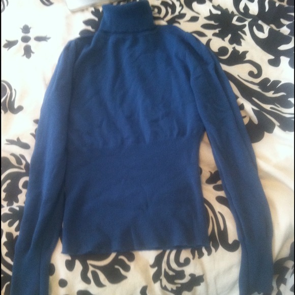 Rue21 blue turtleneck crop