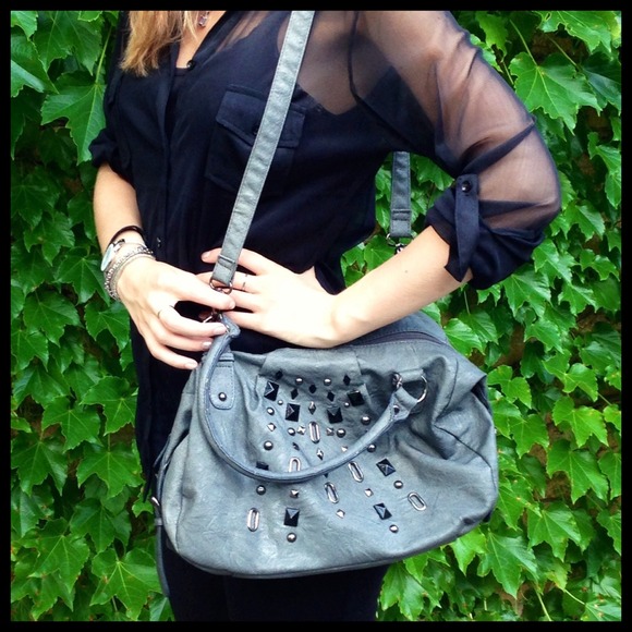 ✖️Sold!✖️Grey Nine West Purse - Picture 3 of 3