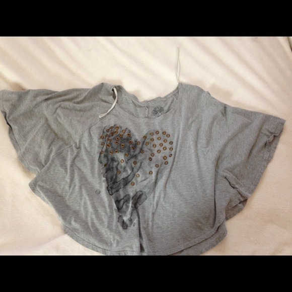 Grey cape-styled shirt. - Picture 1 of 2