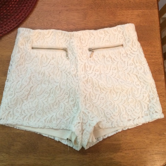 Lace cream high waisted shorts